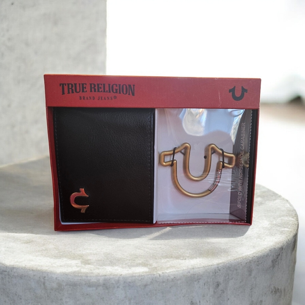 True Religion Wallet With Gold Horseshoe Carabiner Keychain